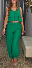 Conjunto de top corto con tirantes de cinta y pantalón harlan